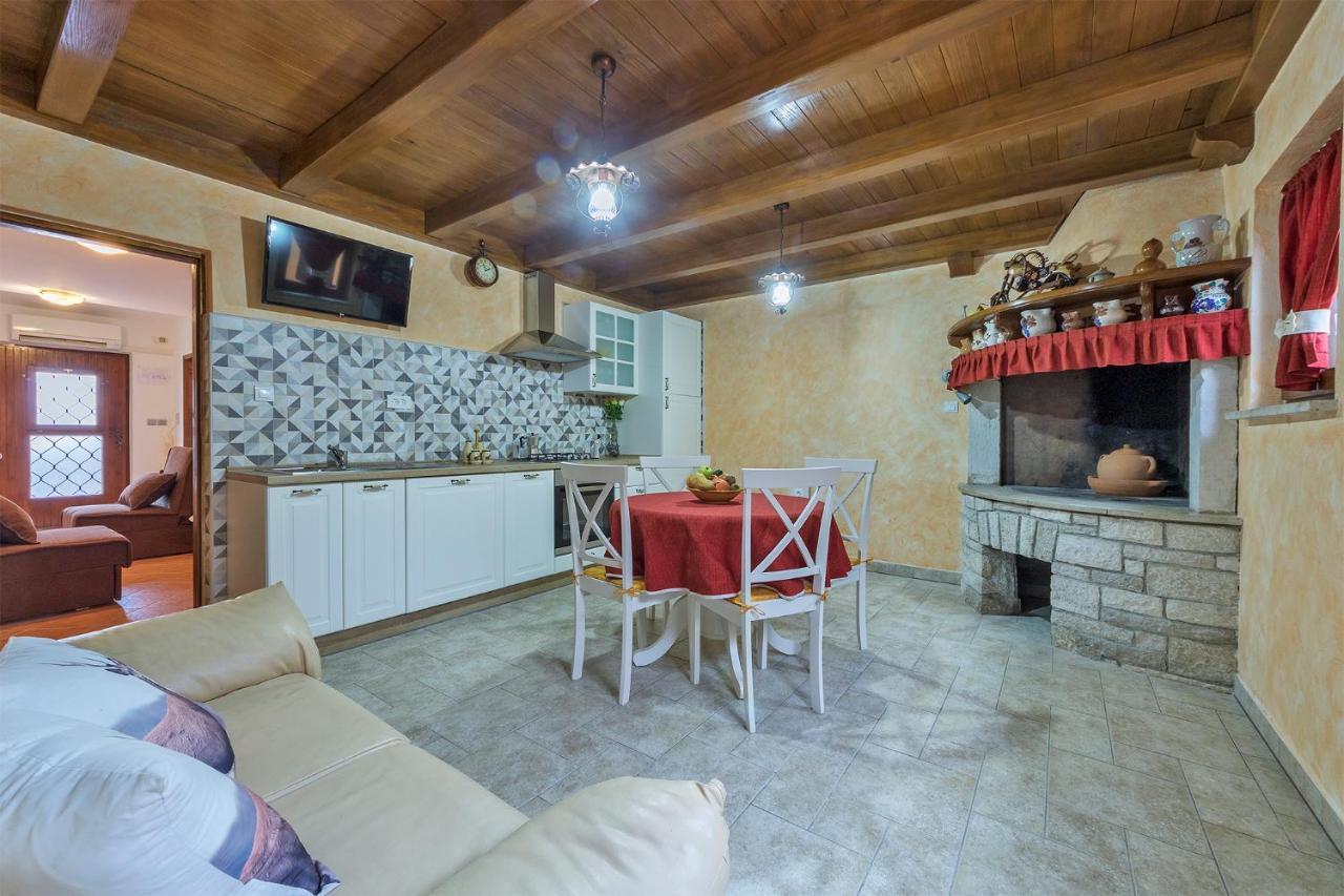 Apartments Tina & Denis Пула Экстерьер фото