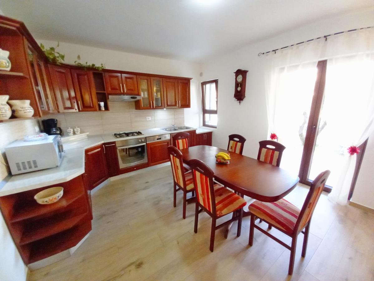 Apartments Tina & Denis Пула Экстерьер фото