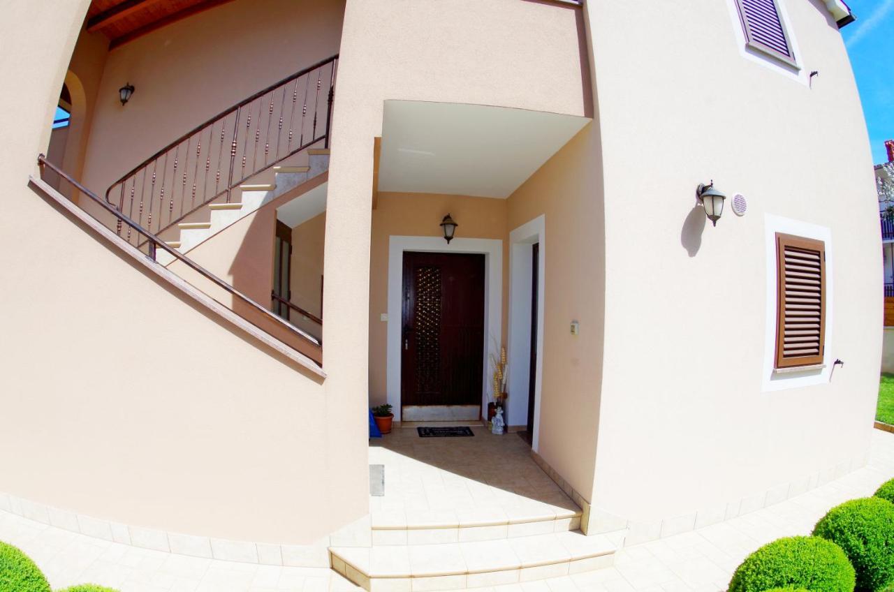 Apartments Tina & Denis Пула Экстерьер фото